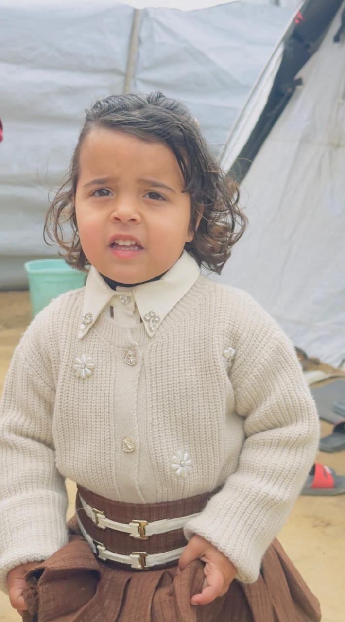 لبني's Photo