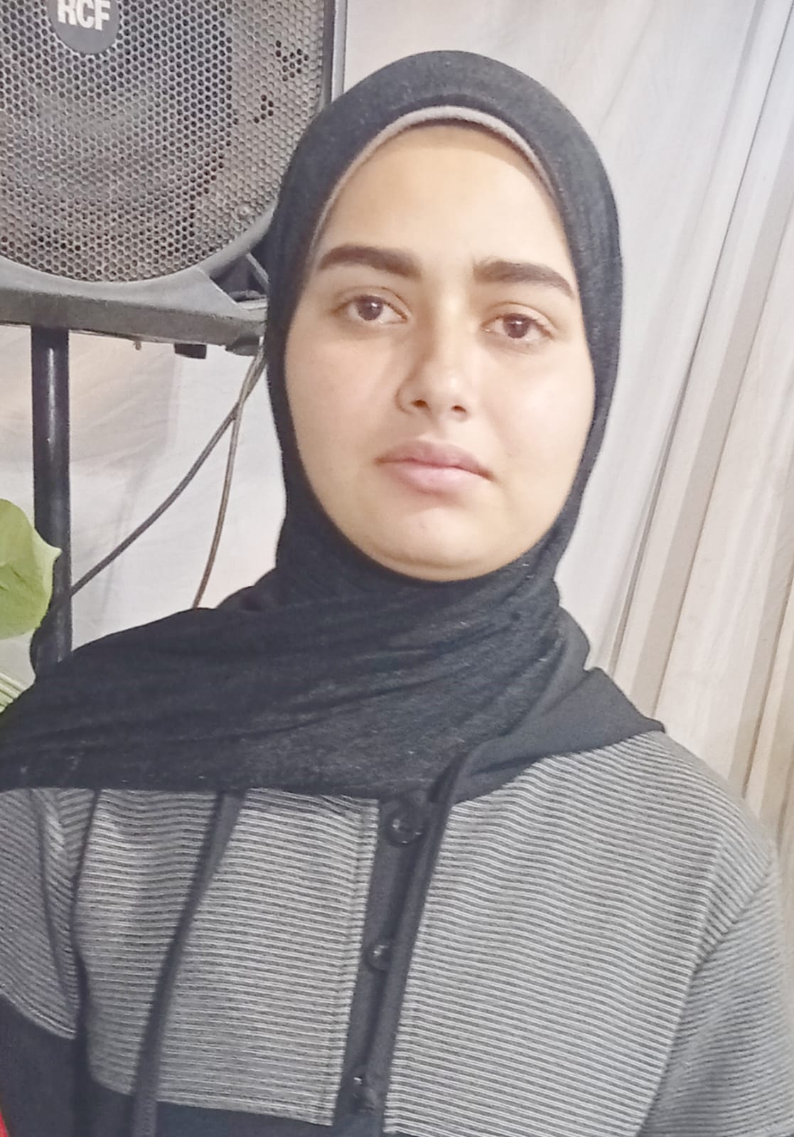 منة's Photo